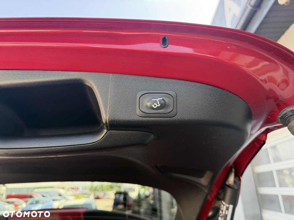 Ford Focus 1.0 EcoBoost Hybrid ST-LINE - 32