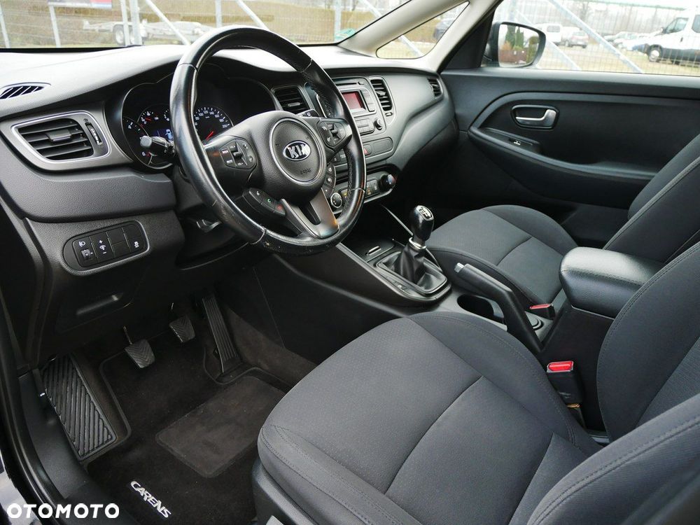 Kia Carens - 4