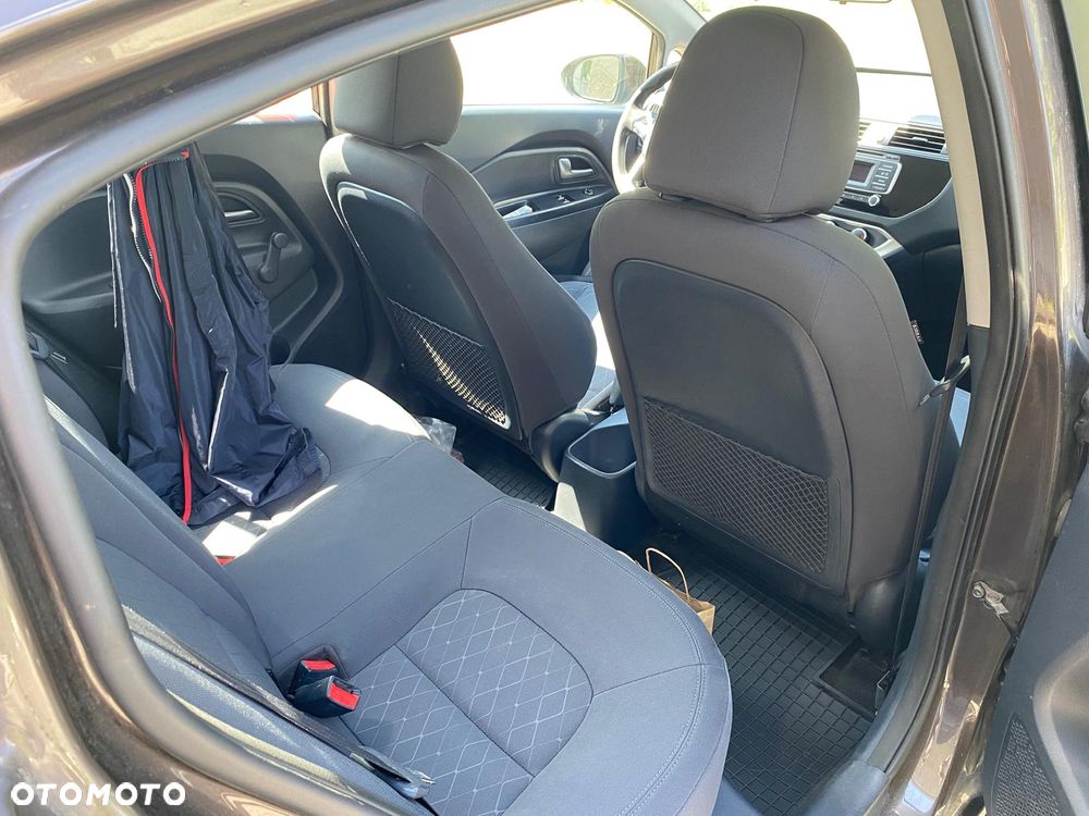 Kia Rio 1.2 L - 9