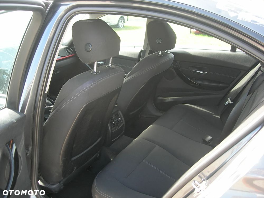 BMW Seria 3 316d Sport Line - 16
