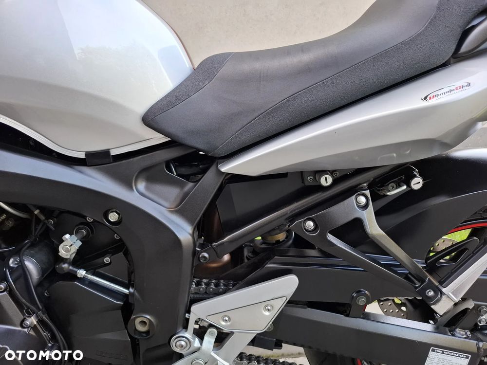 Yamaha FZ6 - 13