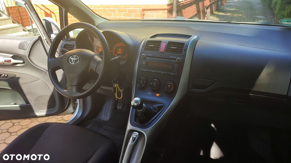 Toyota Auris 1.4 VVT-i Team - 32