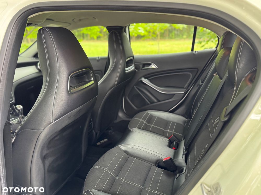 Mercedes-Benz GLA 200 - 14