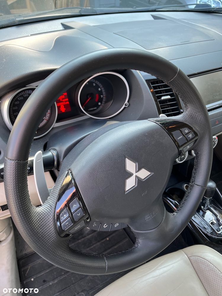 Mitsubishi Outlander 2.4 4WD CVT Intense - 14