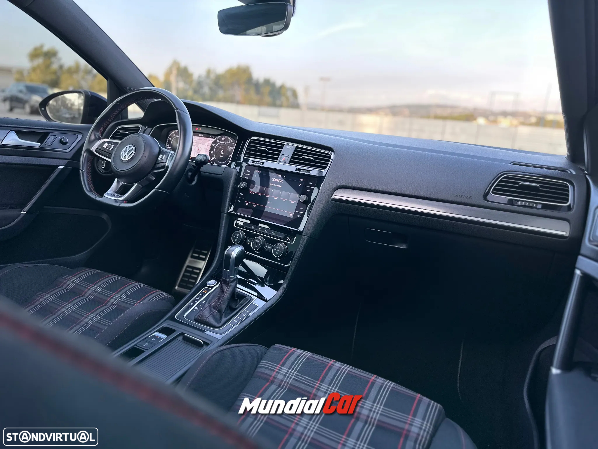 VW Golf 2.0 TSI GTI DSG Performance - 11
