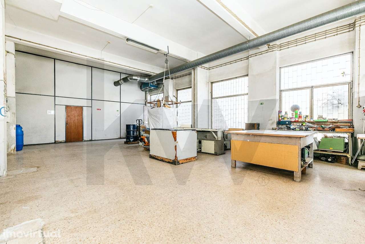 Oportunidade Única: Espaço comercial com 440m2 à Porta do Metro de Odi - Grande imagem: 3/19
