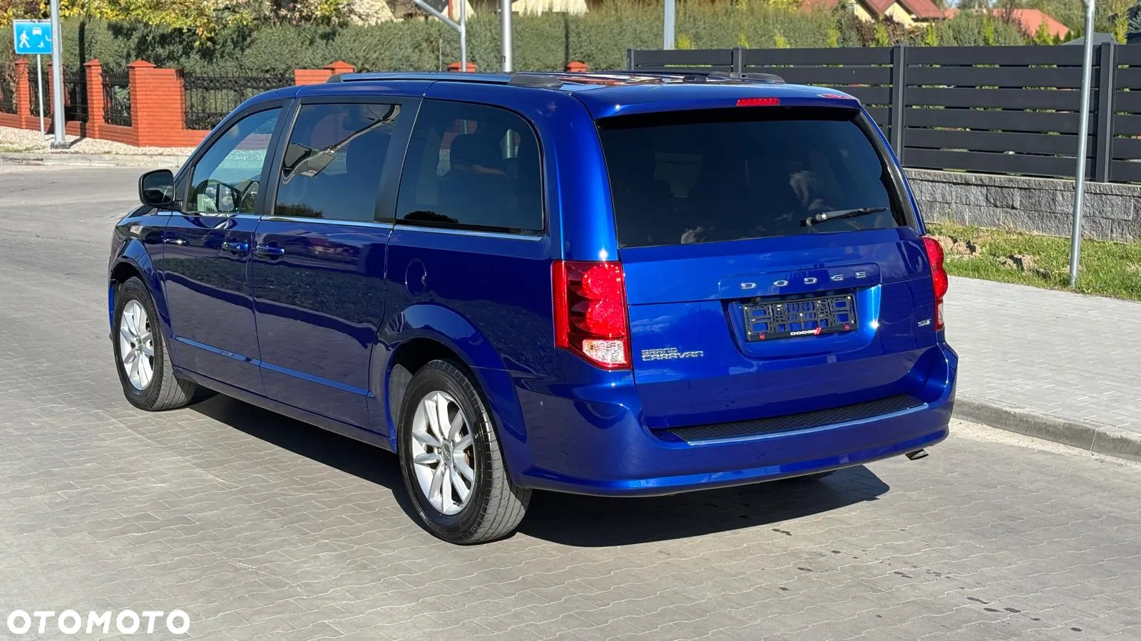 Dodge Grand Caravan - 2