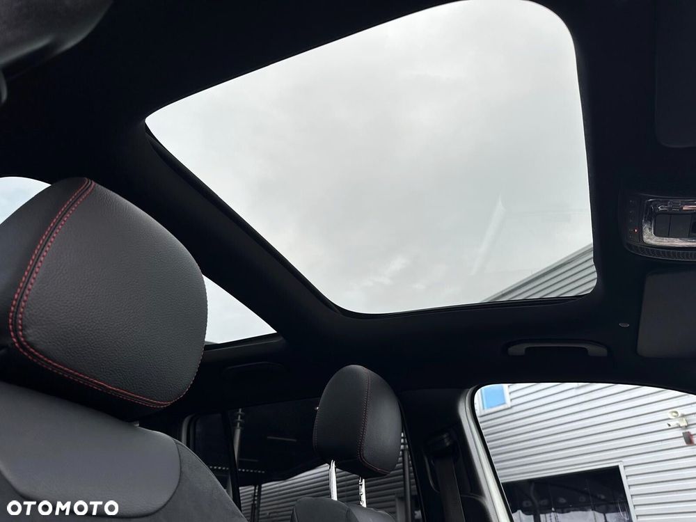 Mercedes-Benz GLB - 16