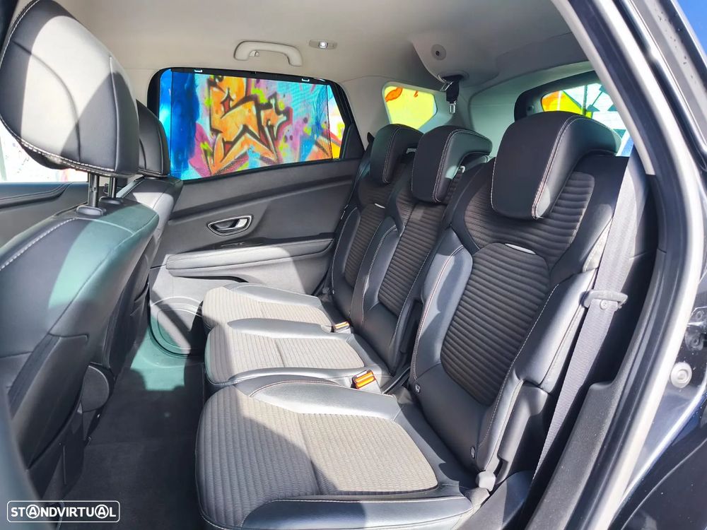 Renault Scénic ver-1-3-tce-black-edition-edc - 4