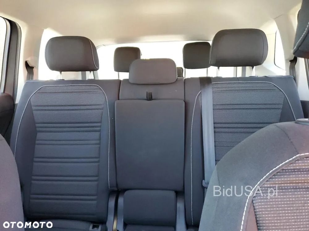 Volkswagen Tiguan - 12