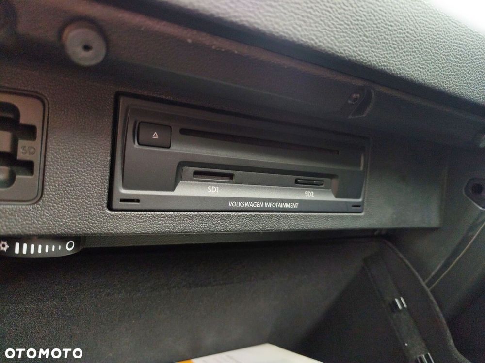 Volkswagen Passat - 32