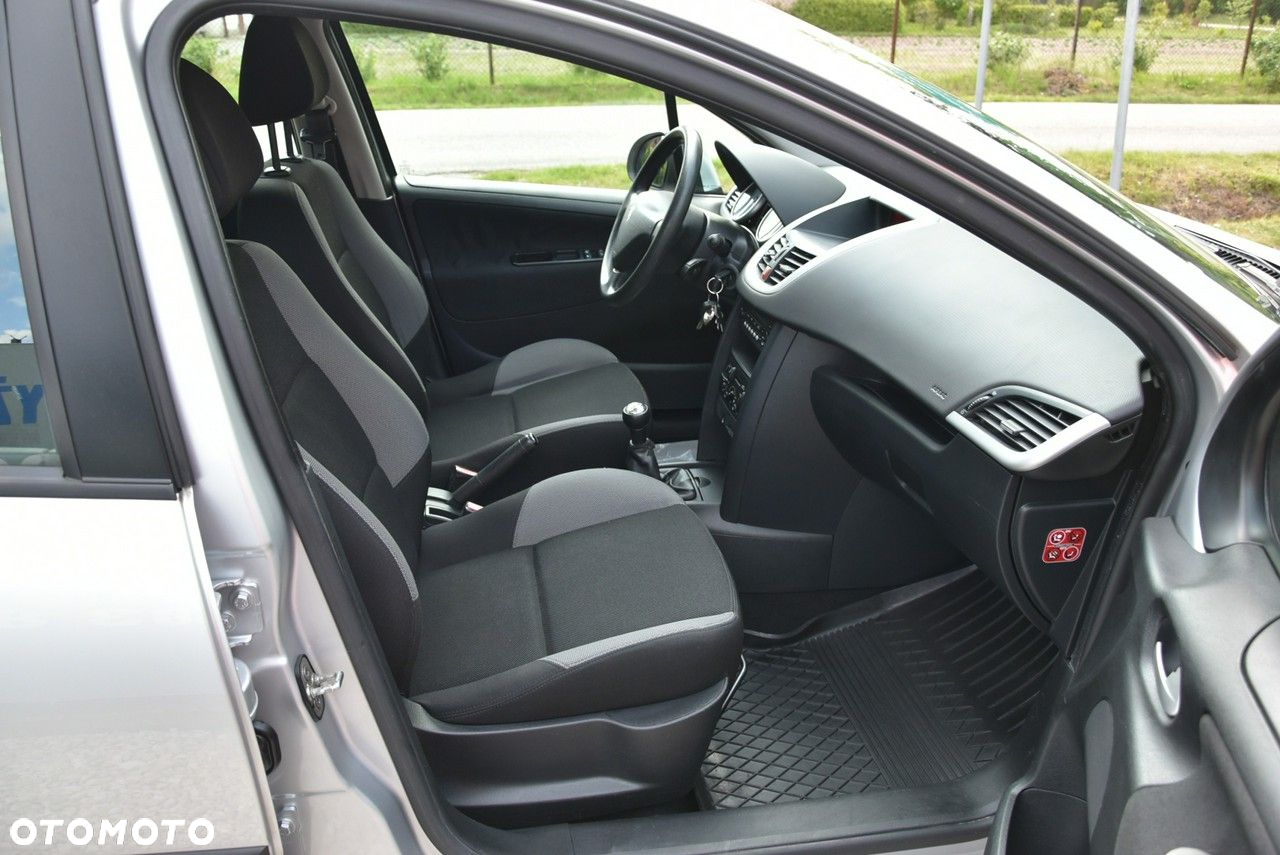 Peugeot 207 - 17