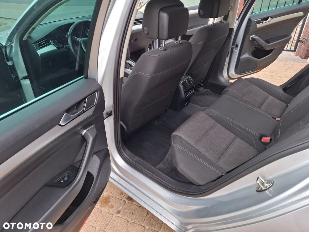 Volkswagen Passat 2.0 TDI SCR DSG Highline - 15