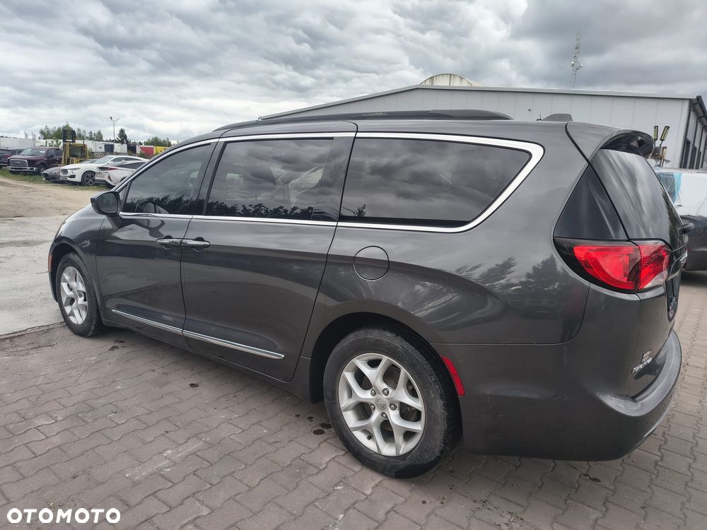 Chrysler Pacifica - 7