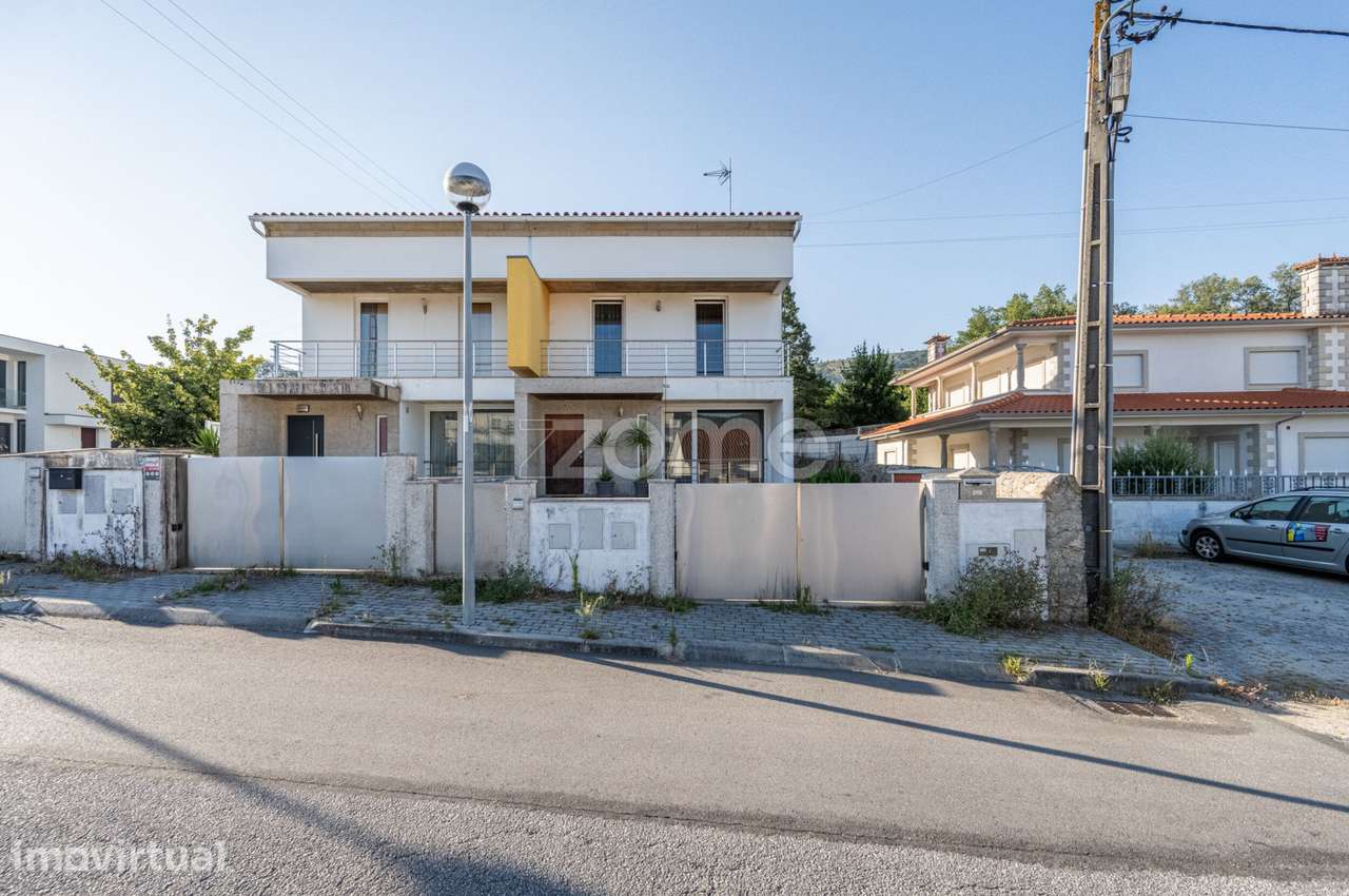 Moradia T3 em Gaveto com Jardim e Garagem em Barroselas - Grande imagem: 2/44