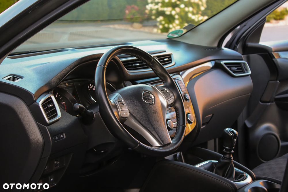 Nissan Qashqai 1.5 dCi TEKNA - 25