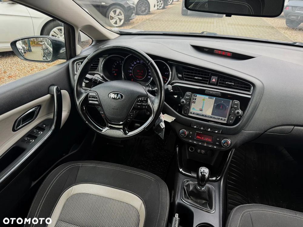 Kia Ceed 1.6 CRDi 136 ISG Platinum Edition - 12