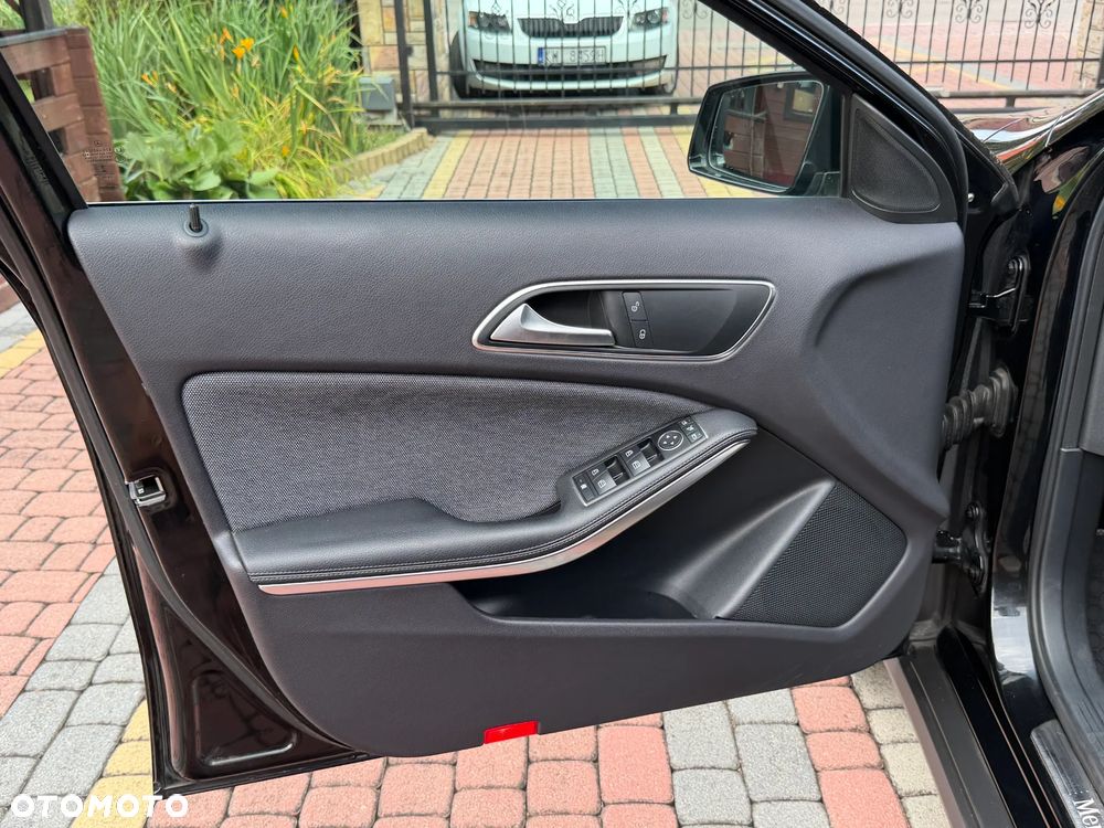 Mercedes-Benz GLA 200 Urban - 25