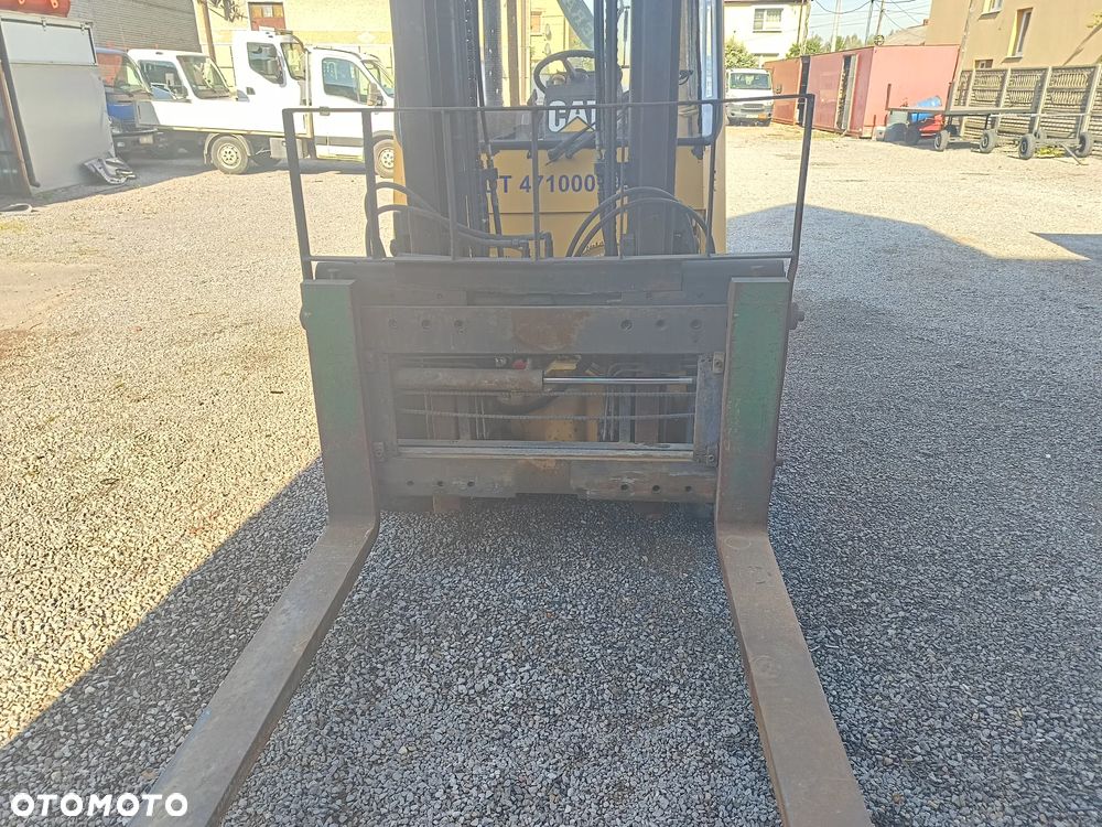 Caterpillar VG220F - 2