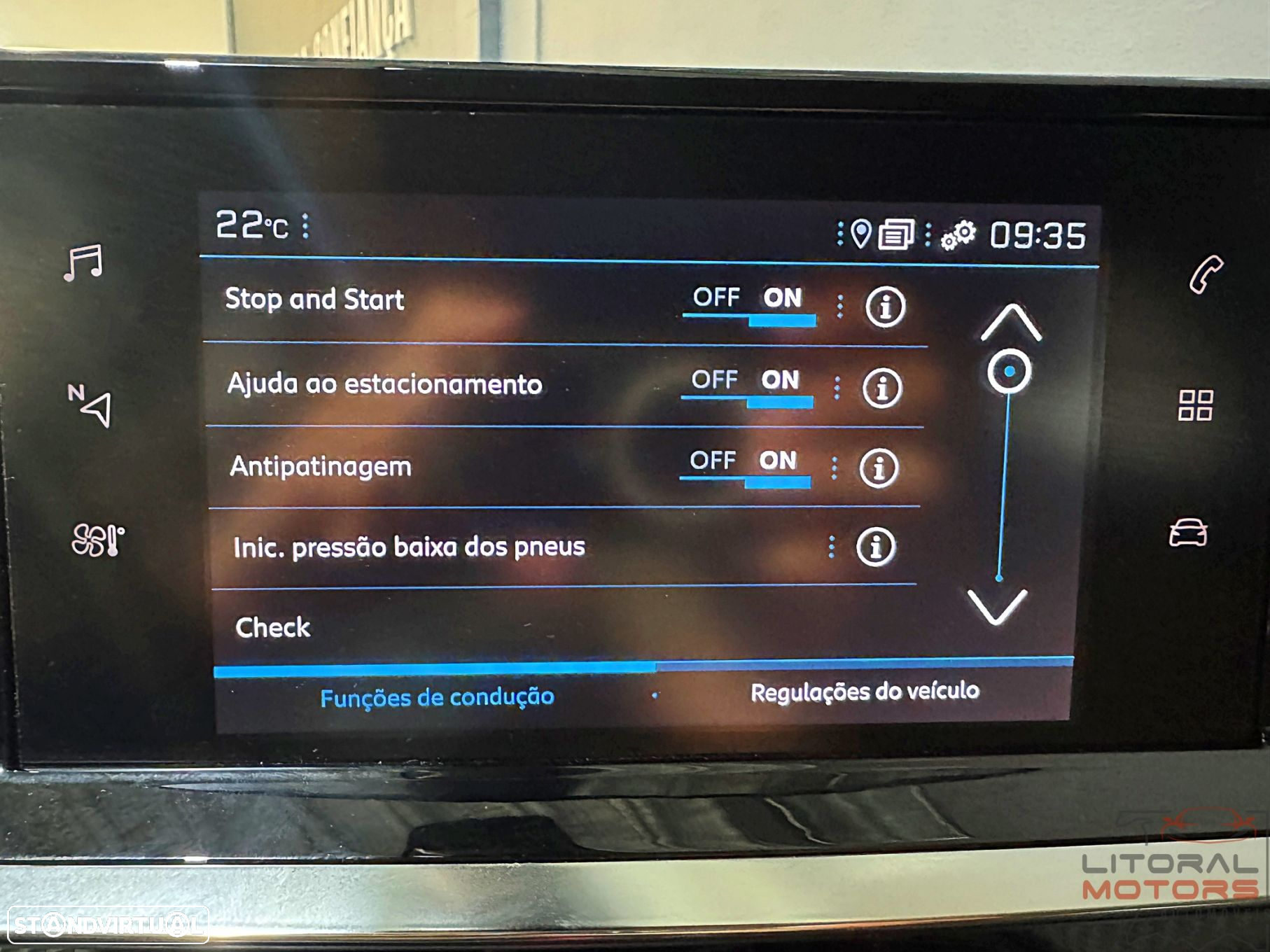 Peugeot 2008 1.2 PureTech Allure Pack - 32