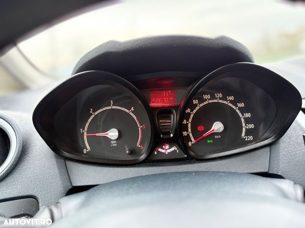 Ford Fiesta 1.4 TDCI Titanium - 9