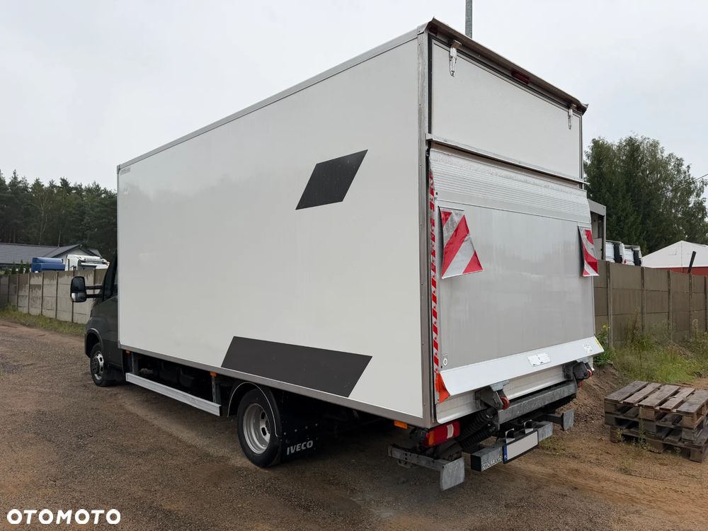 Iveco 50C18 KONTENER 5.0 M + WINDA DHOLLANDIA 1000 KG / BLIŹNIAK PODWÓJNE KOŁA / 3 MIEJSCA / PRAWO JAZDY KATEGORIA "B" / 35C18 / POLSKI SALON !! - 2