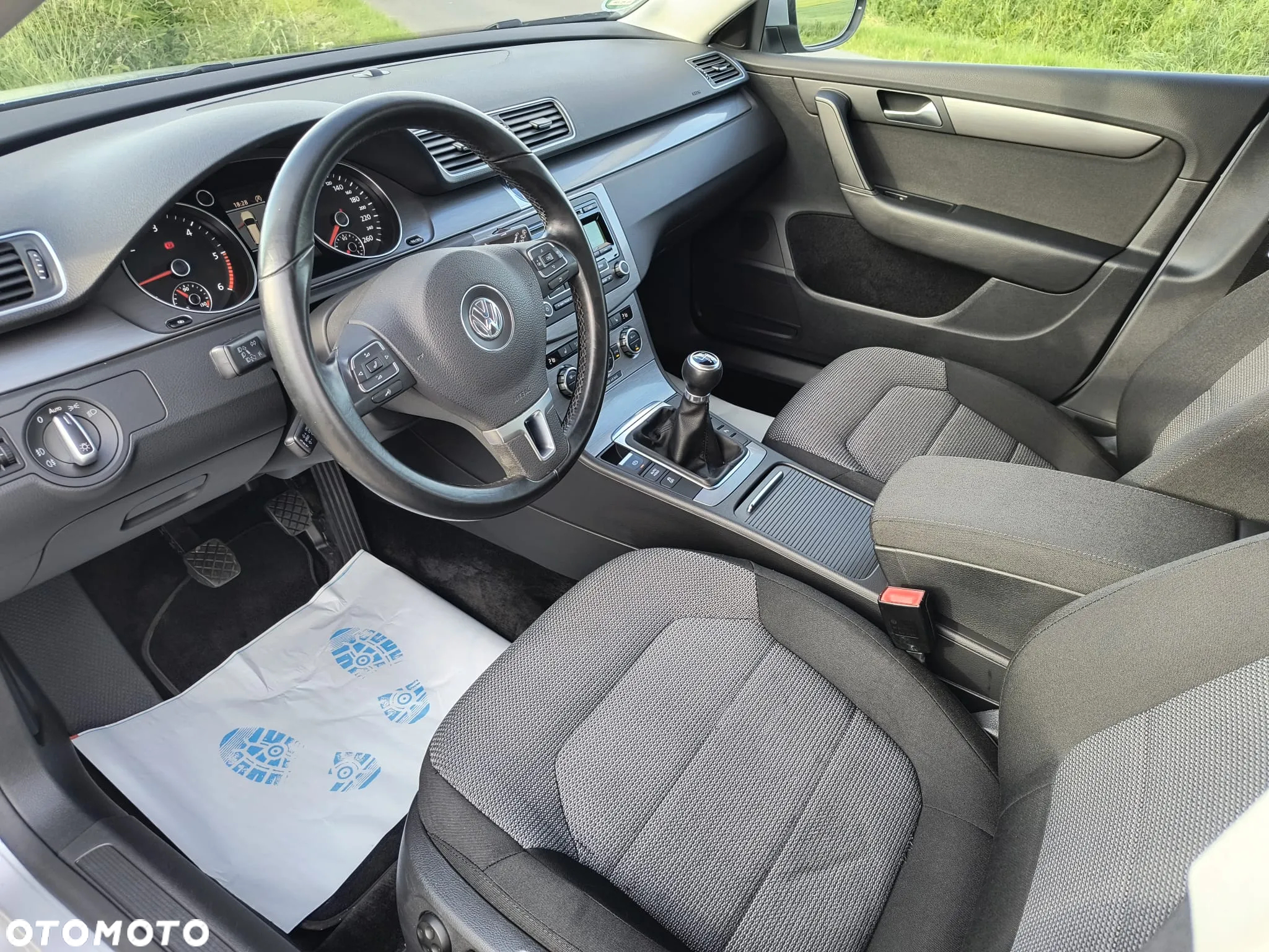 Volkswagen Passat 2.0 TDI Comfortline - 13