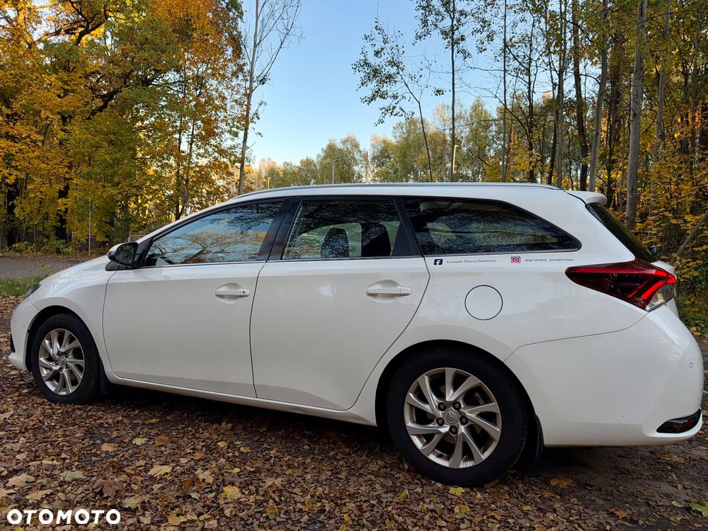 Toyota Auris Hybrid 135 Prestige - 5