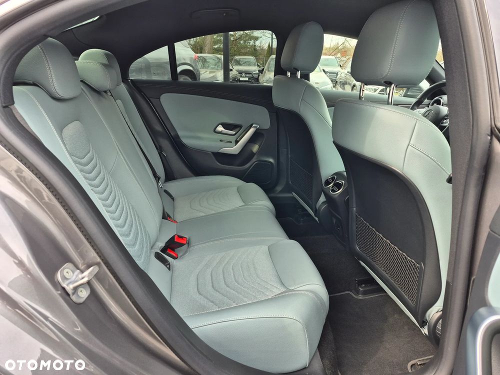 Mercedes-Benz CLA 180 7G-DCT - 31