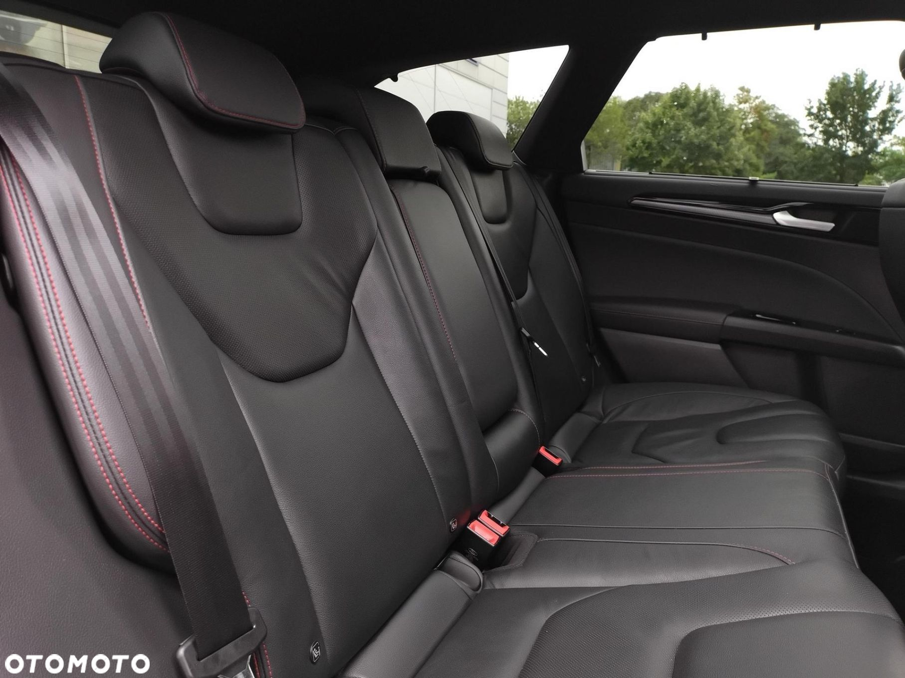 Ford Mondeo 2.0 Hybrid ST-Line X - 28