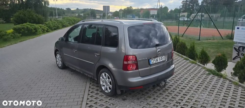 Volkswagen Touran - 4