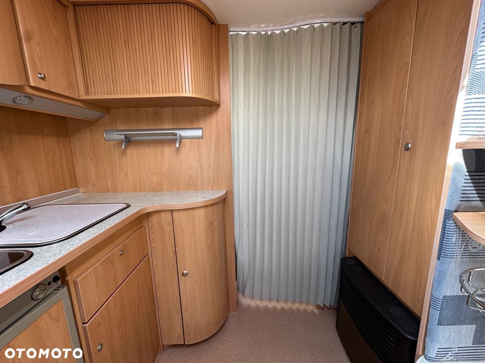 Burstner 720 TK VENTANA z napędem i łóżkami piętrowymi - 8 os. - 24