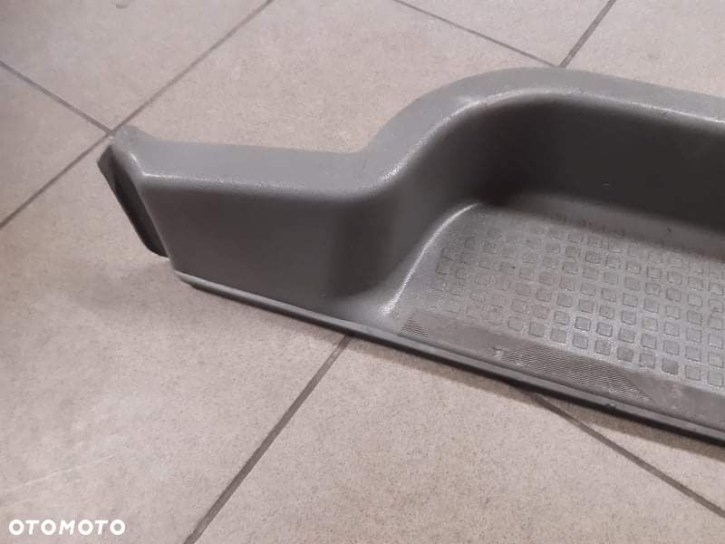 Schodek stopień drzwi rozsuwanych VW T4 - 2