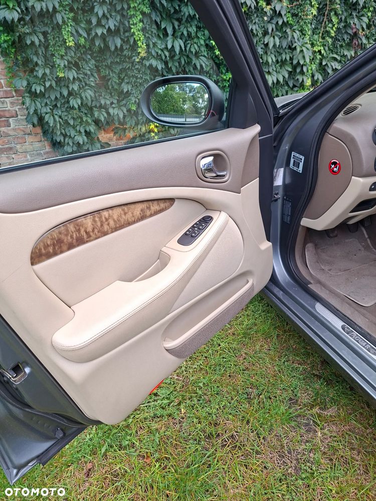 Jaguar S-Type 2.5 V6 - 12