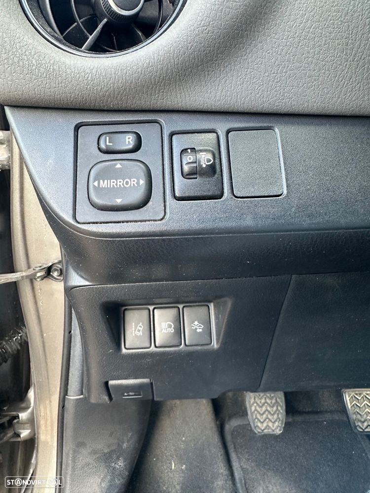 Toyota Yaris 1.0 VVT-i Comfort c/ Design-Pack - 16