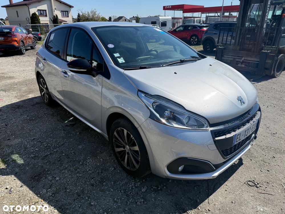 Peugeot 208 - 6