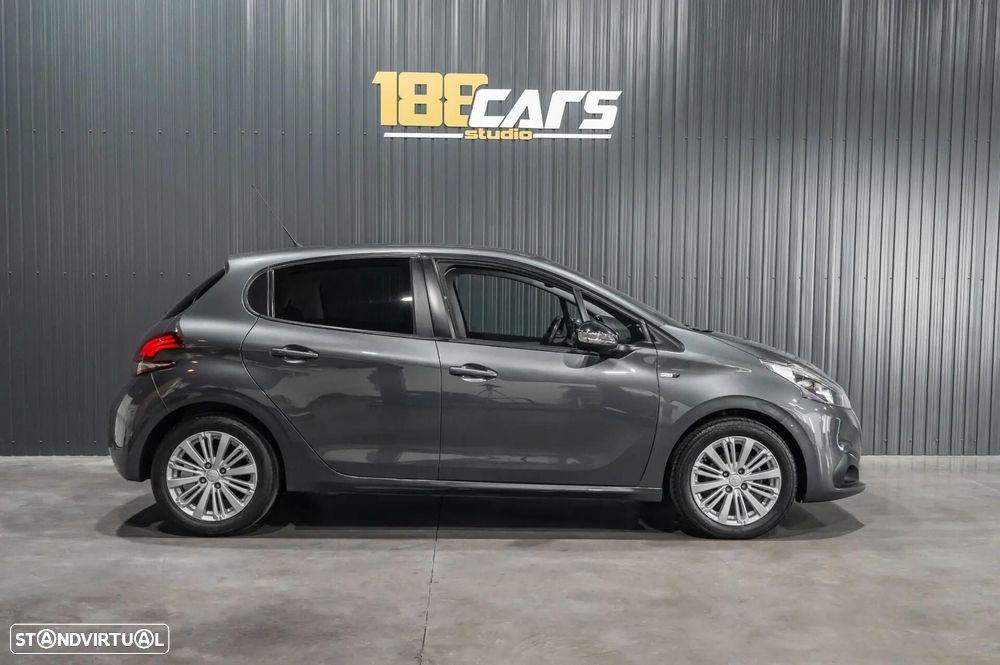 Peugeot 208 - 35