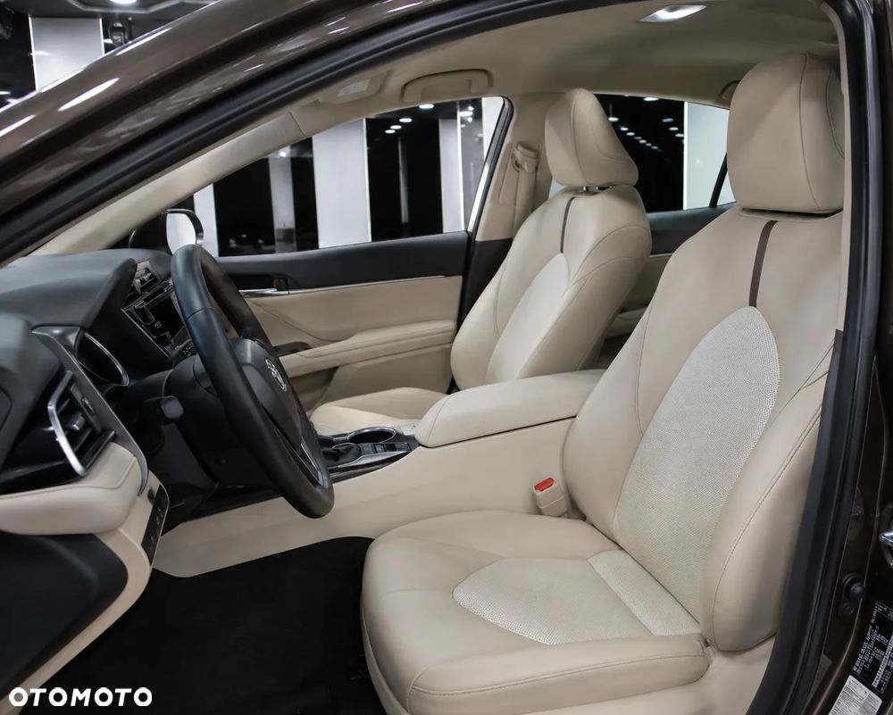 Toyota Camry 2.5 Hybrid Executive CVT - 7
