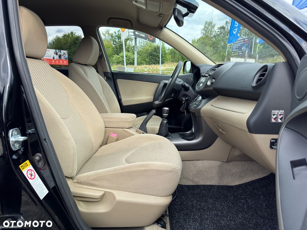 Toyota RAV4 2.2 D-4D Sol - 33