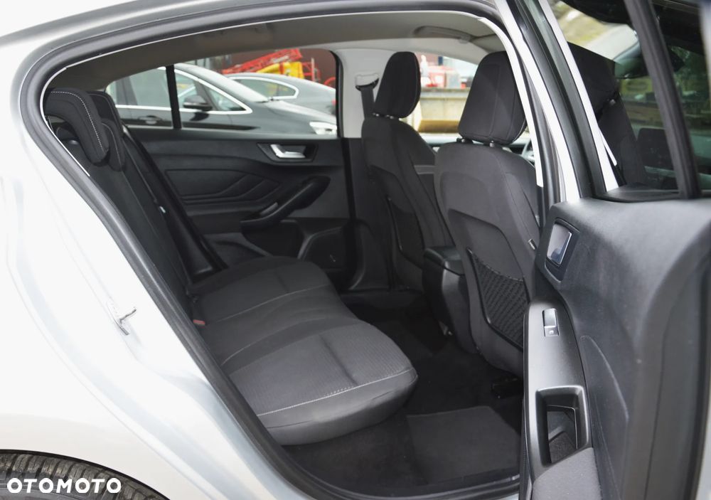 Ford Focus - 36