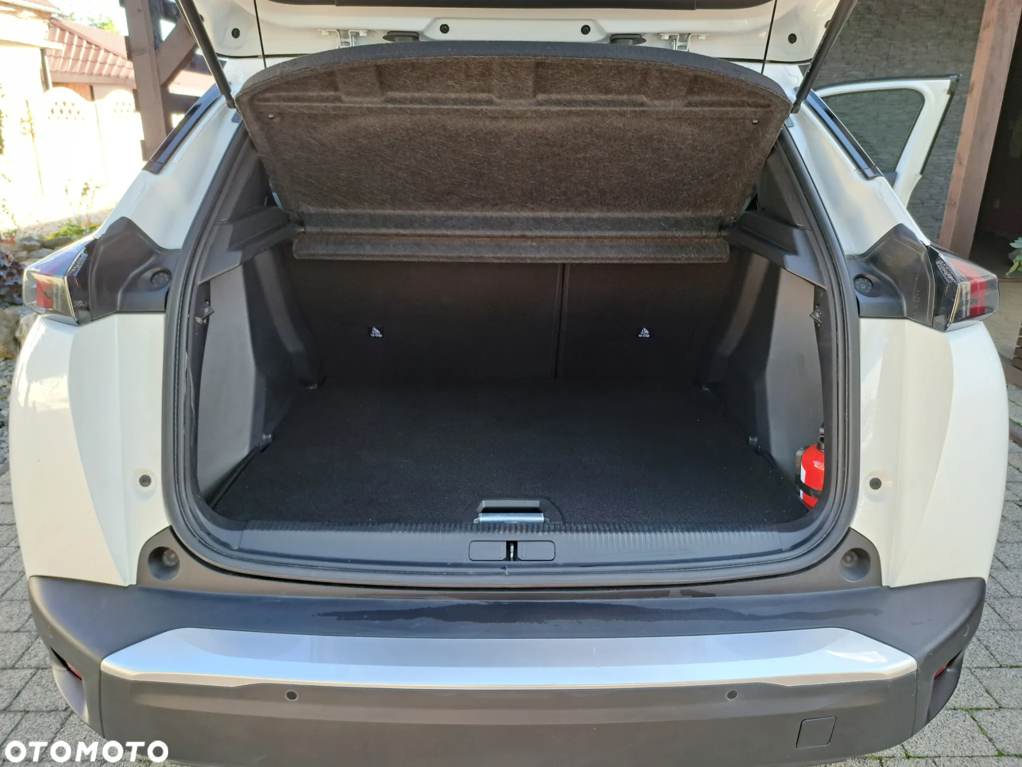 Peugeot 2008 1.2 PureTech Allure S&S - 8