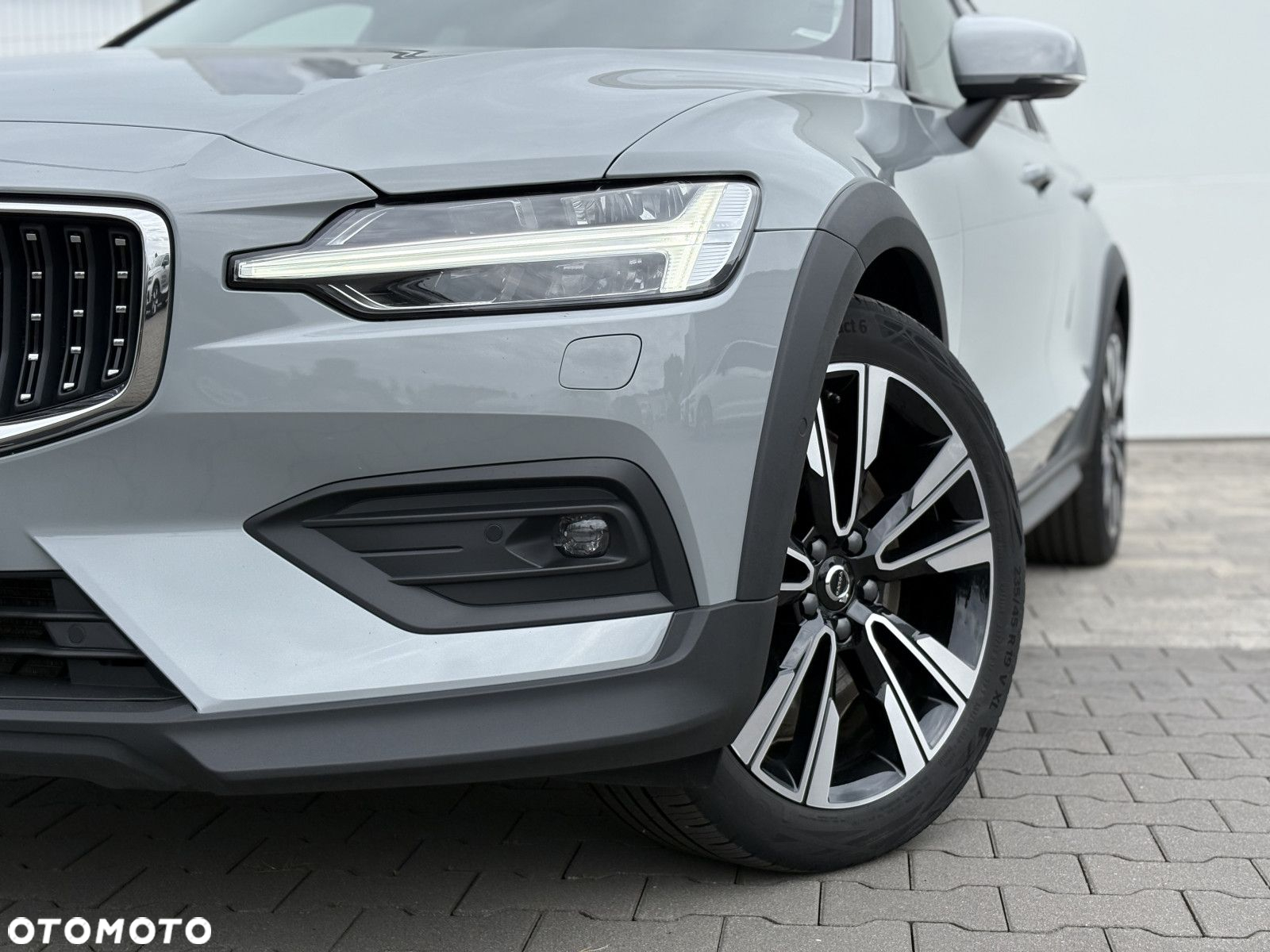 Volvo V60 Cross Country - 38