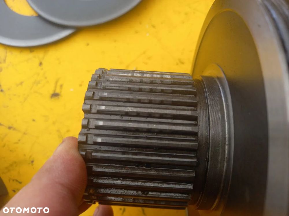 Kosz przedniego napędu Z48 przystawka Massey Ferguson 6180 - 9