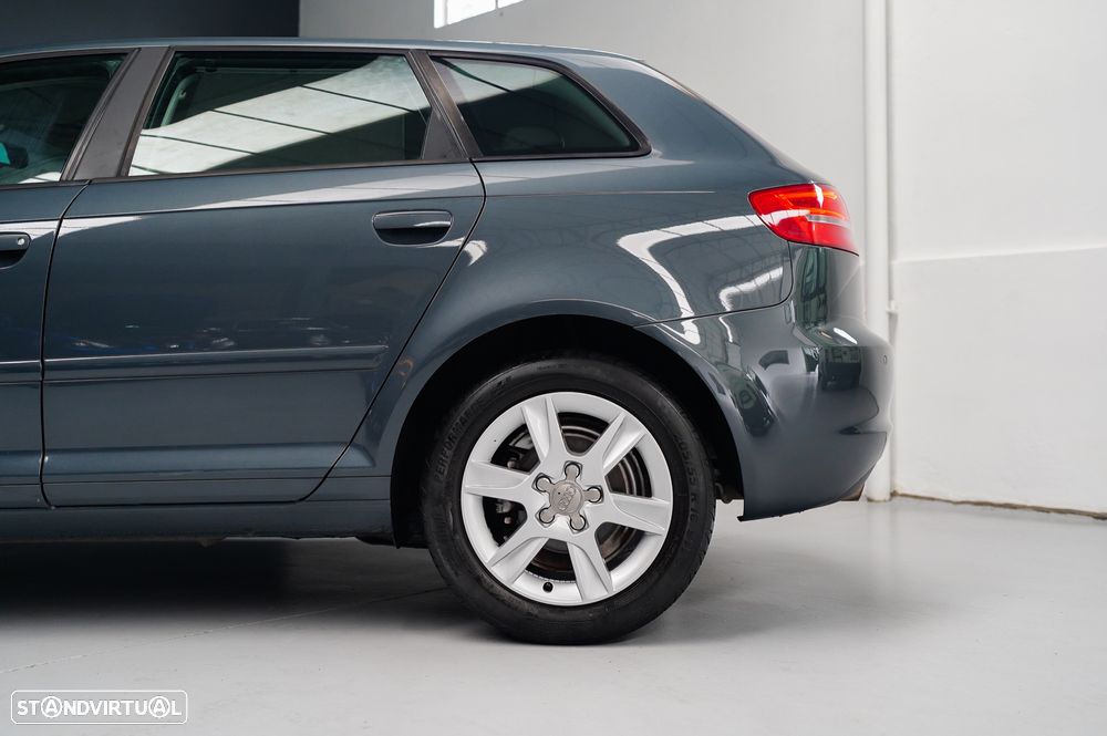 Audi A3 Sportback 1.6 TDI Attraction Business Line - 13