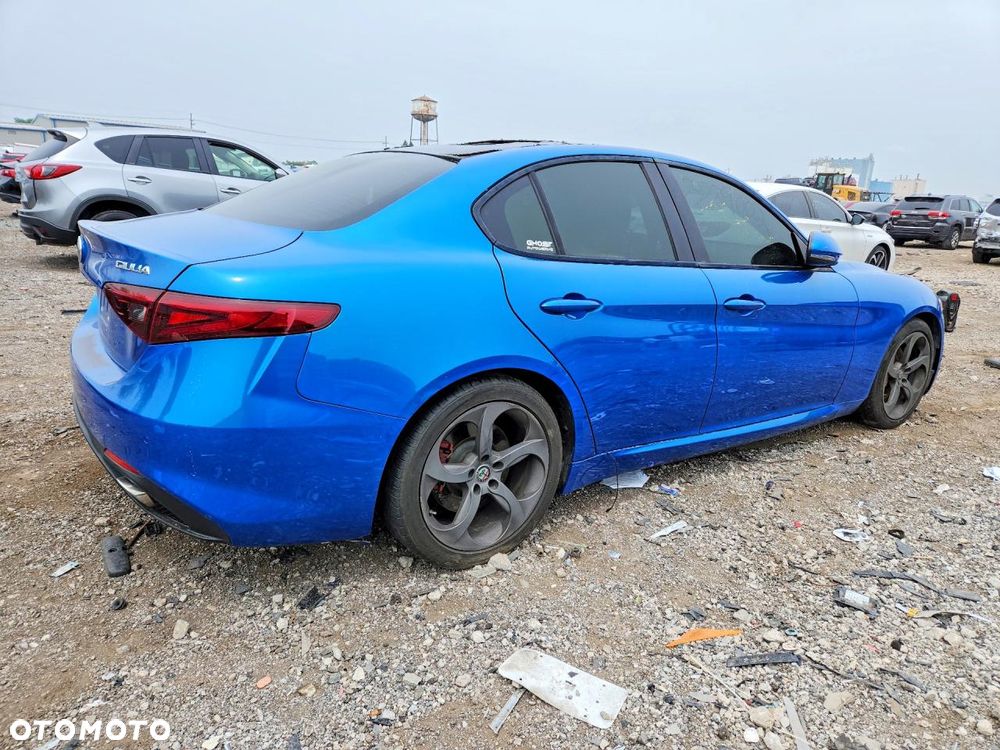 Alfa Romeo Giulia 2.0 Turbo 16V AT8-Q4 Ti - 4