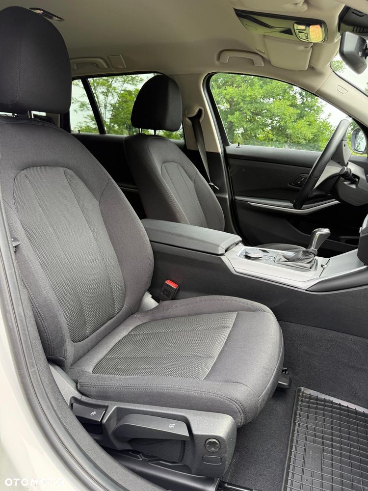 BMW Seria 3 318d - 13