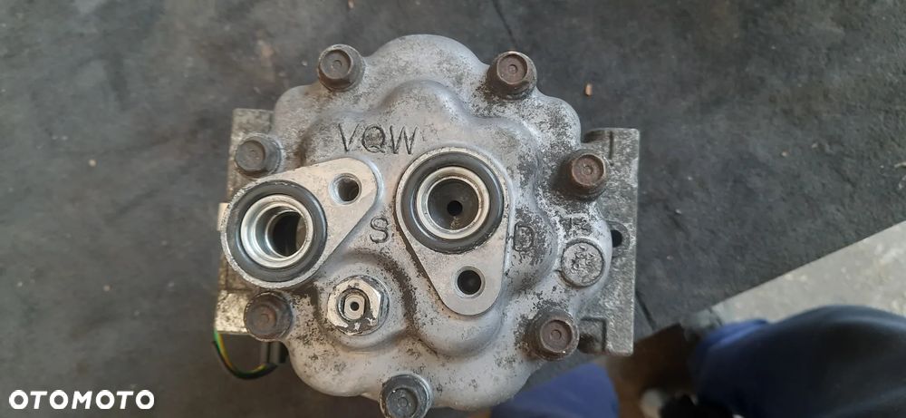 Silnik Diesel Ford 2.0 tdci 2004-2009 VOLVO 2.0 D Peugeot Citroen 2.0 hdi 2004-2010 rhr Volvo V50 S40 Ford Focus S-Max TDCi 2.0 D turbosprezarka 9654931780 Alternator 30795422 3m51-10300 pd  Kompresor klimatyzacji  SD7V16 3M5H-19D629-HC - 15