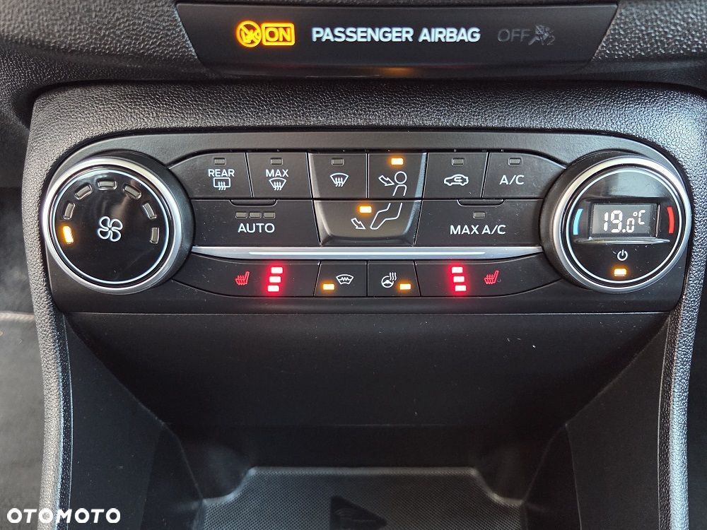 Ford Fiesta 1.0 EcoBoost S&S TITANIUM - 27
