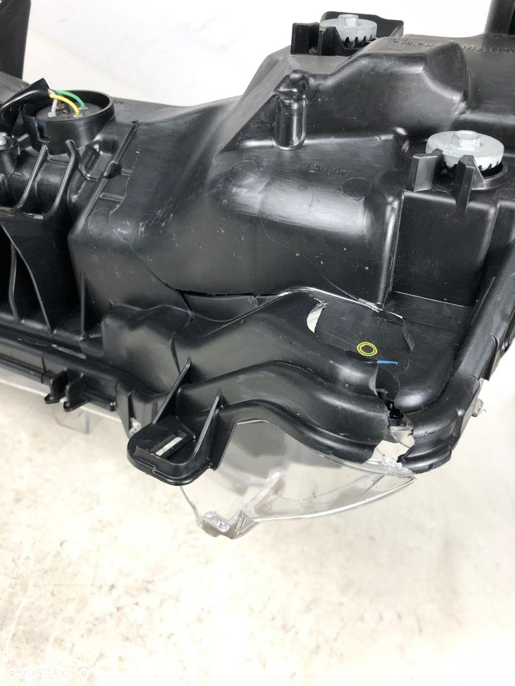 Yamaha X-MAX 125 250 300 23-  Lampa Reflektor Przód - 8