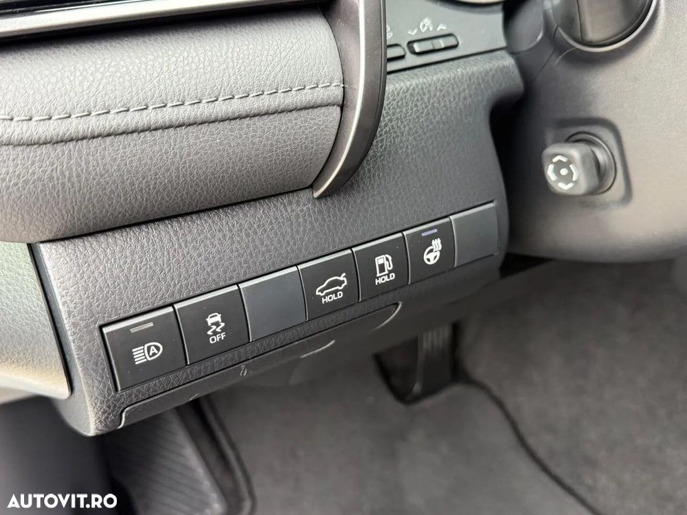 Toyota Camry - 23